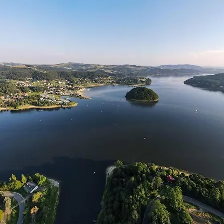 ヴィラ The House - Dom Nad Samym Jeziorem Roznowskim