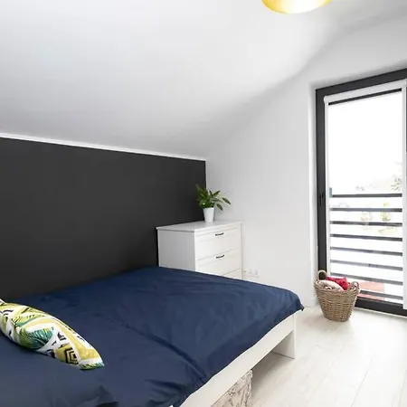 The House - Dom Nad Samym Jeziorem Roznowskim ヴィラ Znamirowice