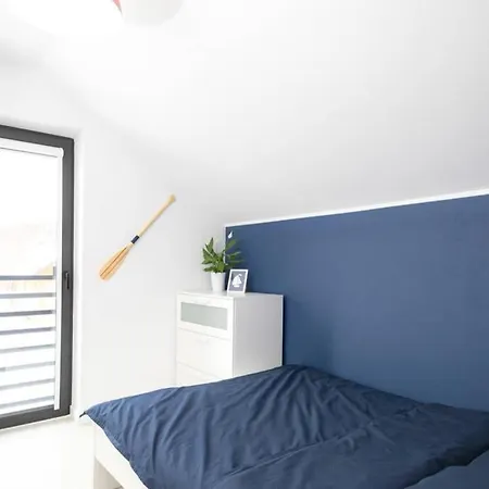 The House - Dom Nad Samym Jeziorem Roznowskim ヴィラ Znamirowice