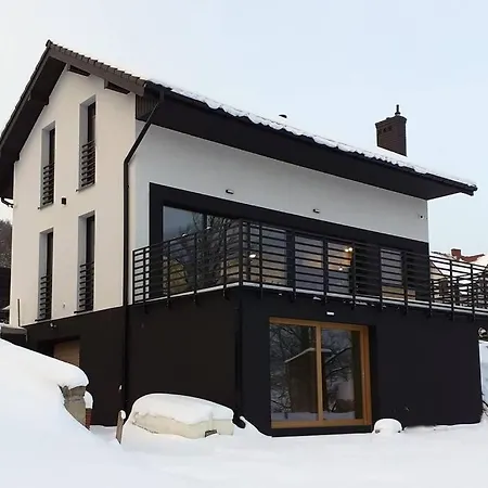 The House - Dom Nad Samym Jeziorem Roznowskim Znamirowice