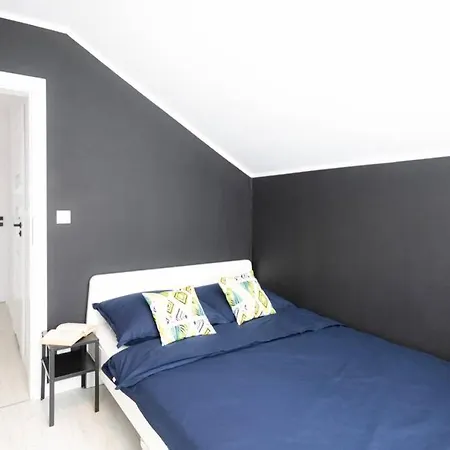 Villa The House - Dom Nad Samym Jeziorem Roznowskim