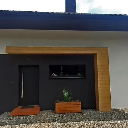 The House - Dom Nad Samym Jeziorem Roznowskim *